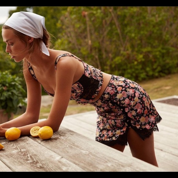 FOR LOVE & LEMONS Gardenia Skirt - Picture 10 of 15